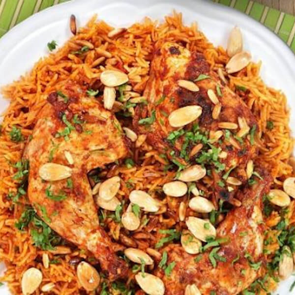 كبسة و ربع دجاج مع لبن 