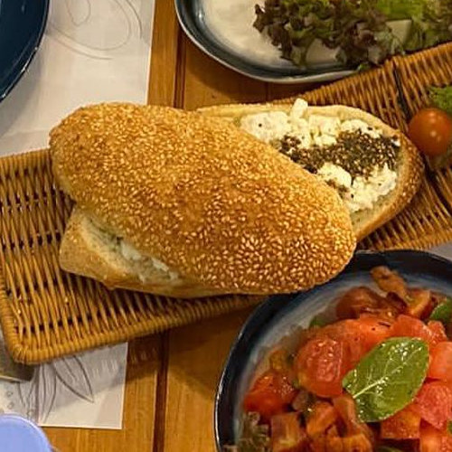 توست جبنة مع زعتر